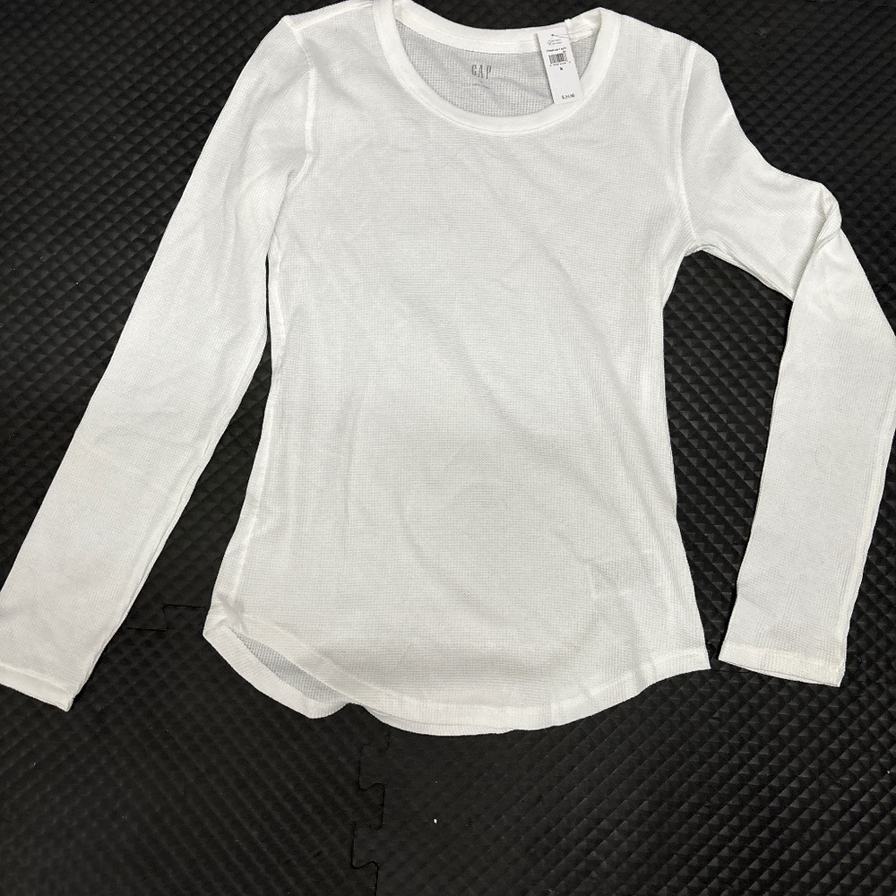 Gap lightweight thermal long sleeve t-shirt. Brand new with tags.
